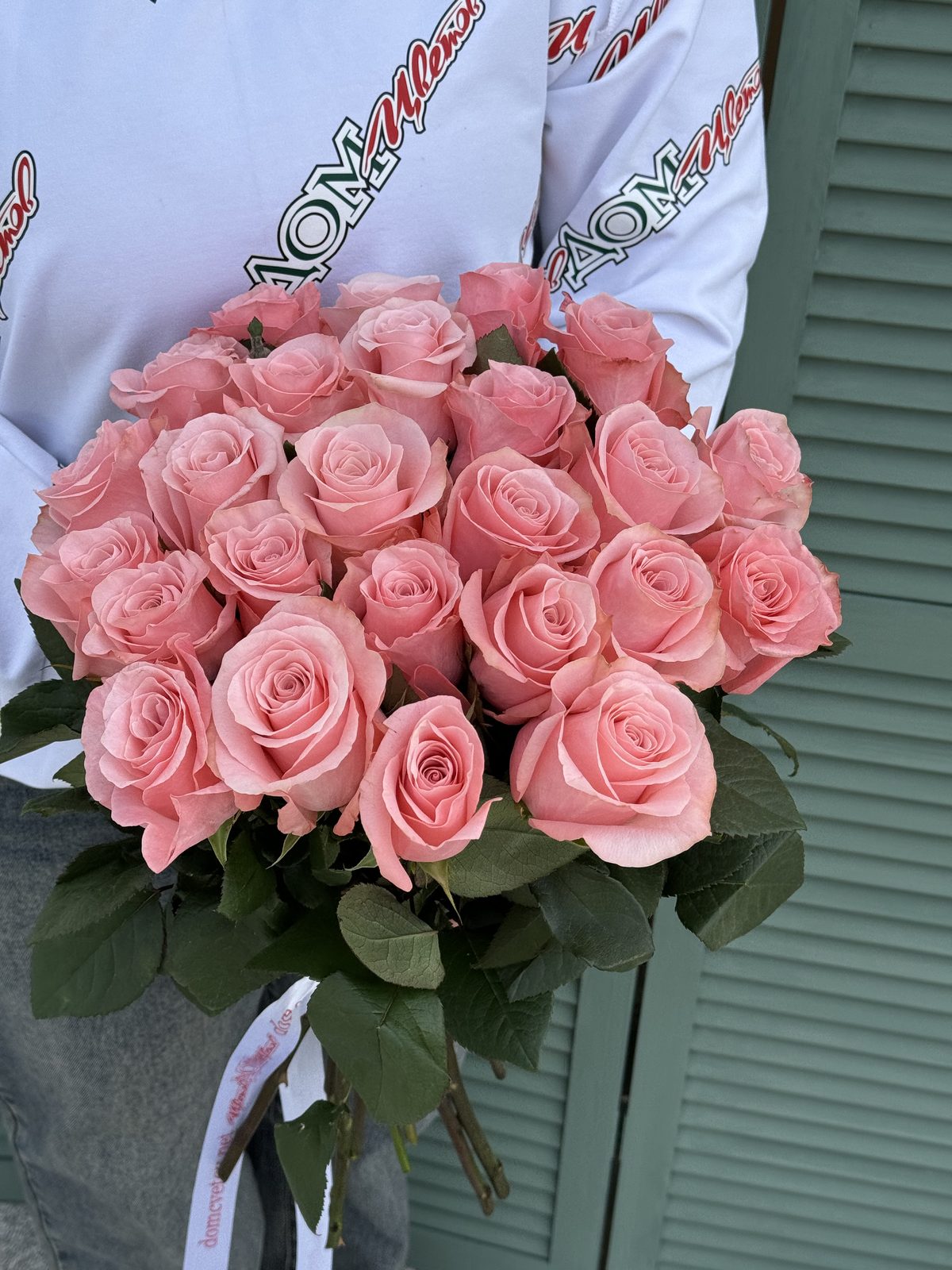 25 розовых роз стандарт